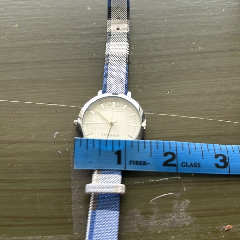 Burberry‎ Swiss Made Watch Blue White Plaid Band Classic Style - Picture 11 of 11